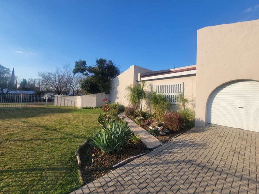 5 Bedroom Property for Sale in Suidrand Free State